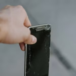 arescreenguardsactuallyprotectingyourphoneorjustwastingyourmoney 7729662526338002286